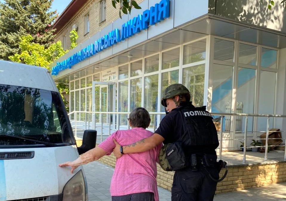 Поліцейськім Авдіївки вдалося евакуювати з Авдіївки ще декілька людей