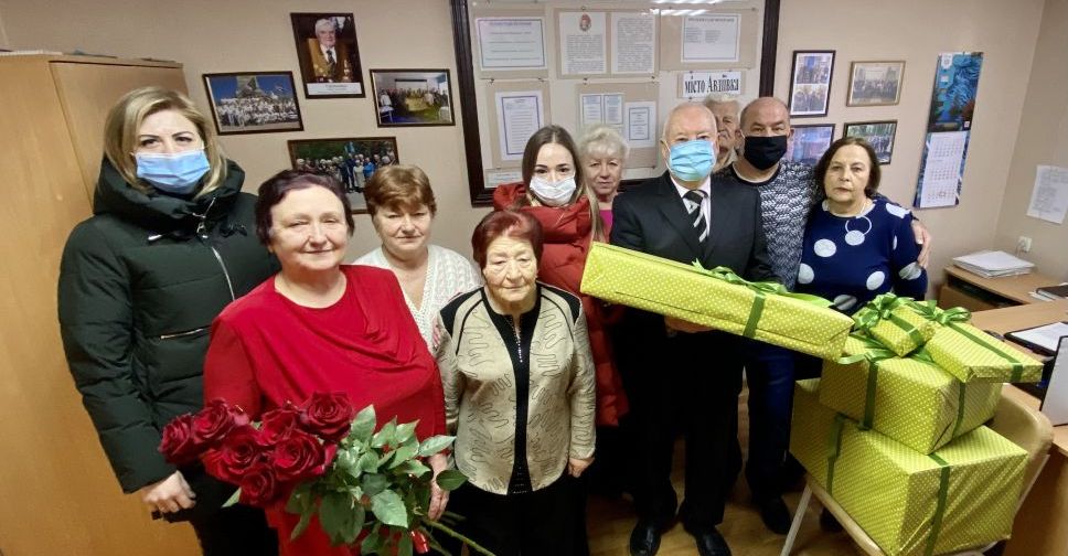 Авдеевские коксохимики поздравили городскую общественную организацию ветеранов с 35-летием создания