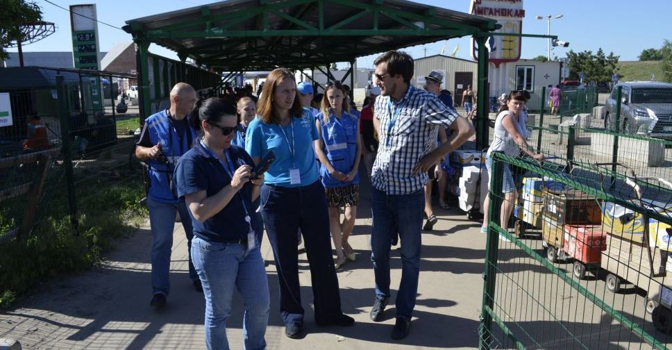 На одном из донбасских КПВВ случается 30 обмороков в день, и работают 
