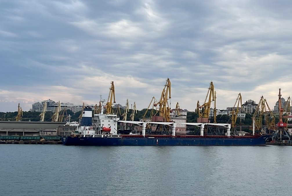 Уперше від початку великої війни з порту Одеси вирушило судно з українським продовольством