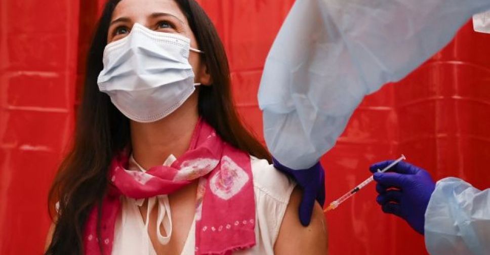 Вакцинировался первой дозой - и заболел COVID: когда прививаться второй раз и нужно ли это делать
