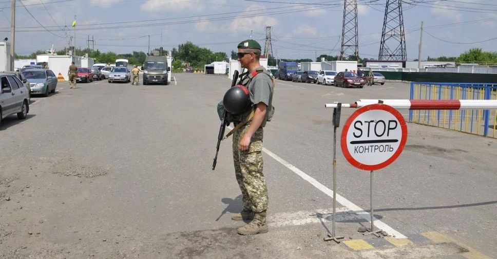 На КПВВ Донецкой области пограничникам активно продолжают предлагать взятки