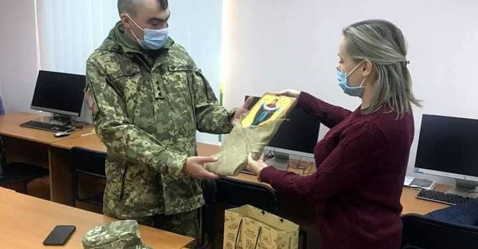 В Авдіївці підопічні терцентру подарували військовослужбовцям оберіги