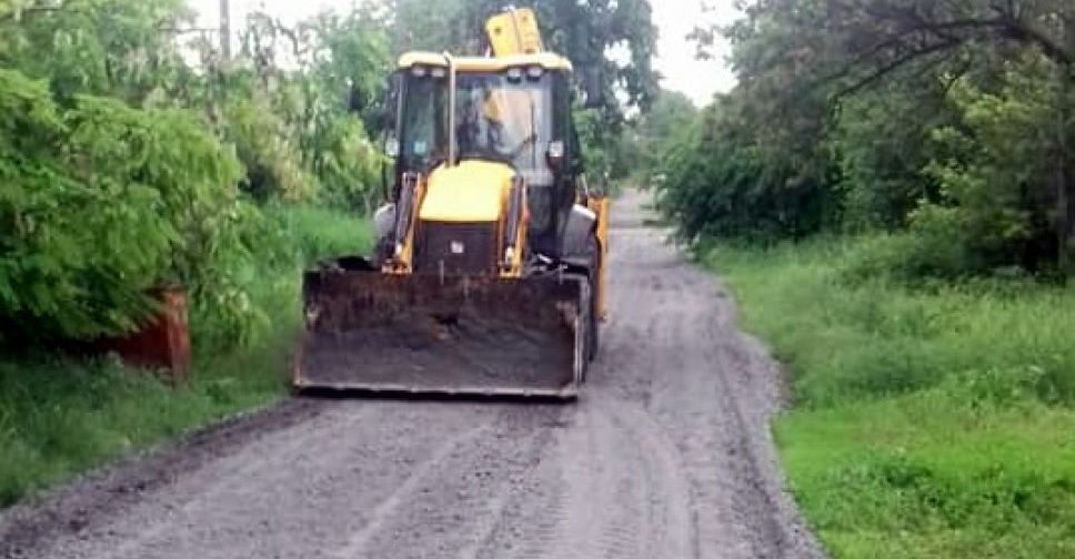В Авдіївці комунальники взялися за зруйновані дороги в старій частині міста