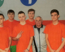 Волейболисты школы №6 завоевали золото на I этапе чемпионата Донецкой области