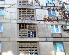 В Авдеевке ОСМД «Счастливый дом» обновило окна в подъездах (ФОТОФАКТ)