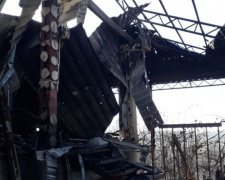 Появились фото разрушенного обстрелом  со стороны боевиков дома под Авдеевкой
