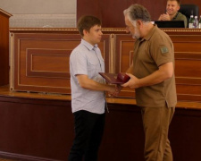 В Донецкой области наградили лучших выпускников региона