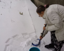 В обезвоженной Авдеевке жители спасаются снегом (ФОТО)