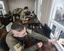 КПВВ Донбасса: пограничников дважды соблазняли деньгами