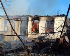 Под минометным огнем на Донбассе оказались военные и мирные