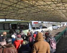 Главное за сутки на донбасских КПВВ: рост пассажиропотока, гуманитарный груз и задержанный станок