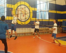 В Авдеевке молодежь сразилась в волейбольной битве
