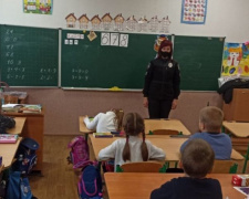В Авдеевке полицейские рассказали детям об их правах