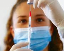 В Україні можуть ввести обов’язкову вакцинацію проти COVID-19: названо умову
