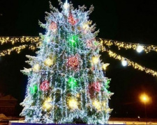 Когда в Авдеевке снимут новогодние украшения с елок
