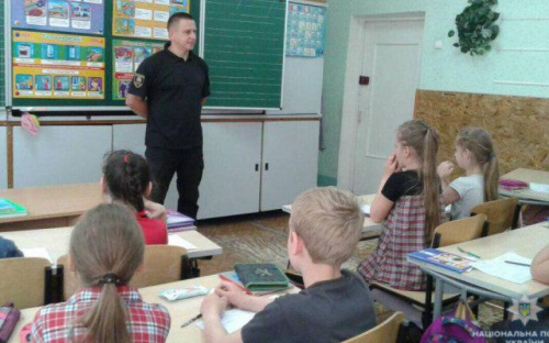 Полицейский Геннадий Юдин 24 часа в сутки находится на страже счастливого будущего авдеевских детей (ФОТО)