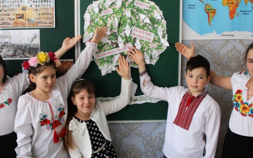 В школах Авдеевки почтили память Героев Небесной Сотни (ФОТО)