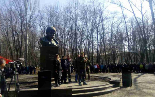 Жители города вышли на мининг против ж/д блокады в Донбассе (ФОТО) (ДОПОЛНЕНО)