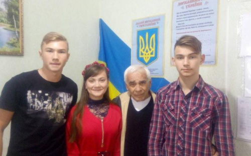 Авдеевские школьники-исследователи встретились с краеведом