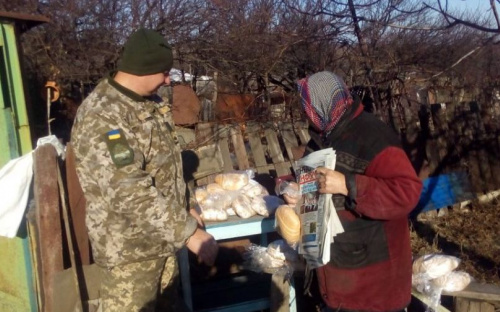 Авдеевские «симики» фиксировали последствия обстрела, а также помогали детям и взрослым (ФОТО)