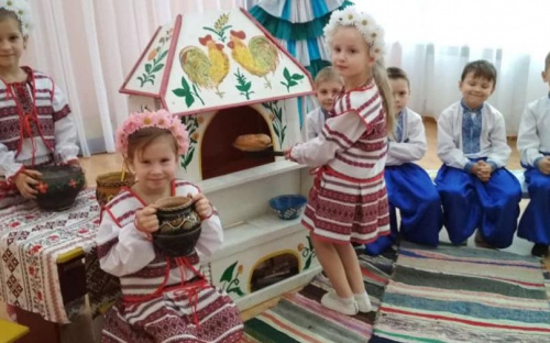 Дети весело отметили праздник Андрея Первозванного в Авдеевке (ФОТО)