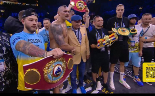 Олександр Усик захистив титул чемпіона світу в суперважкій вазі
