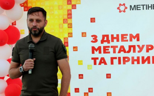Виталий Барабаш поздравил заводчан с Днем металлурга и горняка
