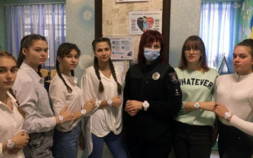 Полицейские Авдеевки рассказали школьникам как противостоять насилию