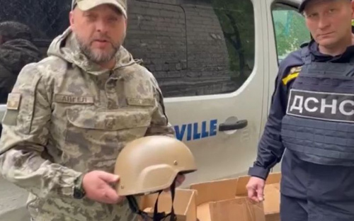 За сприяння компанії Метінвест рятувальників Авдіївки забезпечили захисними касками