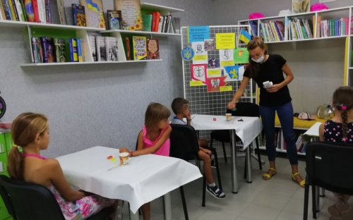 В Авдеевке прошел мастер-класс по изготовлению патриотических сувениров