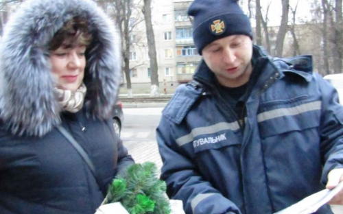 Спасатели провели с жителями Авдеевки беседы о взрывной опасности