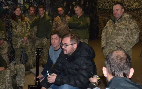 «Золотой голос» Украины поздравил военных в районе Авдеевки (ВИДЕО)