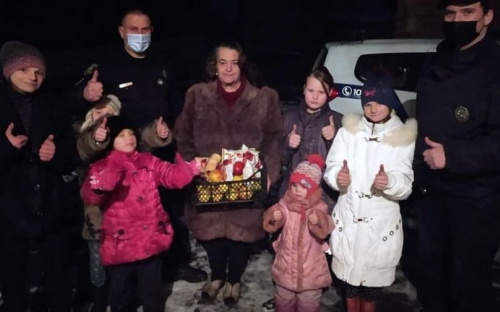 Авдіївські поліцейські привітали дітей зі святом Святого Миколая 