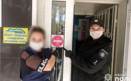 В Авдеевке полицейские провели профилактический рейд по местным магазинам