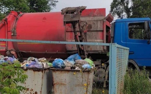 Міське комунальне підприємство поступово звільняє Авдіївку від накопиченого сміття