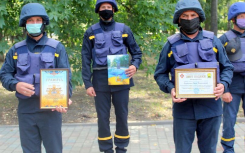 В Авдеевке спасателей ГСЧС Украины поблагодарили за восстановленные дома