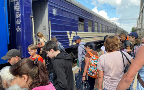 Авдіївці мають змогу безкоштовно евакуюватися з розміщенням у громадах Кіровоградської області: як подати заявку