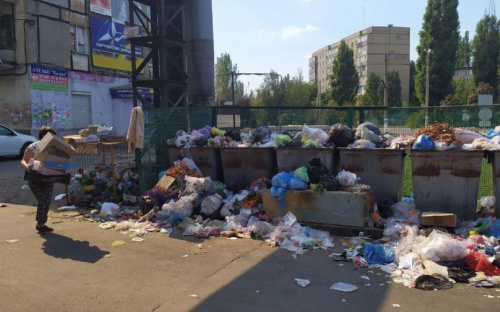 Авдеевка утопает в мусоре (ФОТОФАКТ)
