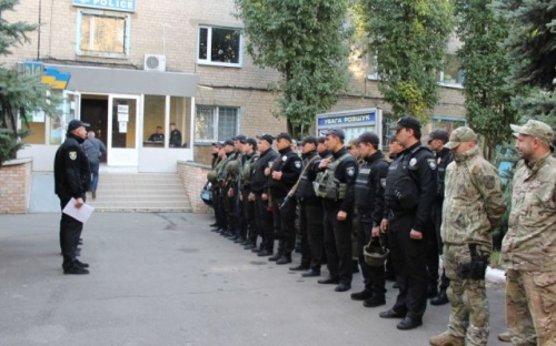 Фотофакт: полиция Авдеевки получила инструктаж под открытым небом