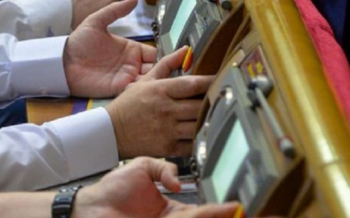 Рада на следующей неделе уходит на карантин из-за большого числа заболевших