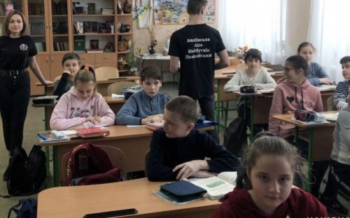 В Авдеевке полицейские призывают школьников к здоровому образу жизни