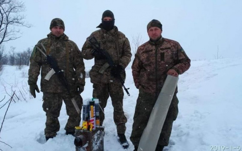 Жители Авдеевки помогли военным укрепить позиции