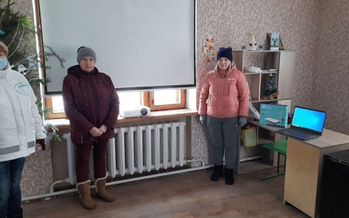 Гуманитарная организация доставила в село Тоненькое мебель и оборудование для информационной комнаты
