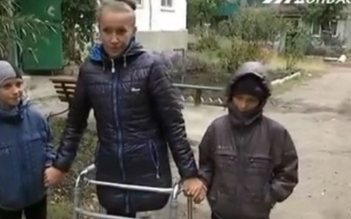 Мать и дети из Авдеевки пострадали при обстреле: как их спасают (ВИДЕО)