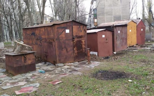 В Авдіївці демонтують незаконно встановлені гаражі