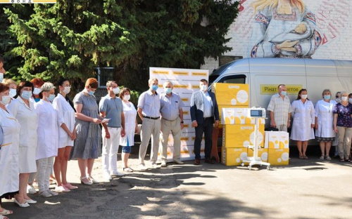 Славянск получил три современных аппарата ИВЛ от Фонда Рината Ахметова