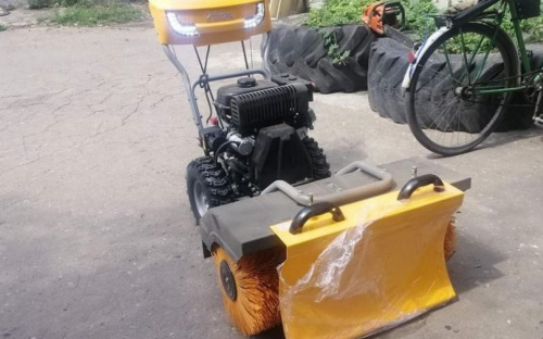В Авдіївці з’явилась сучасна техніка для прибирання вулиць