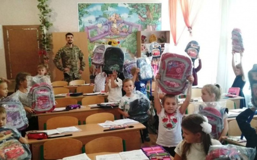 «Симики» из Авдеевки развезли ранцы, генератор и получили новую помощь (ФОТО)