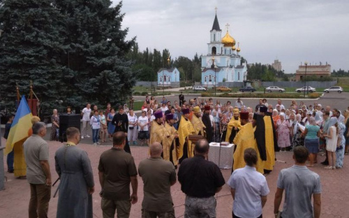 Авдеевка массово помолилась за мир: фоторепортаж